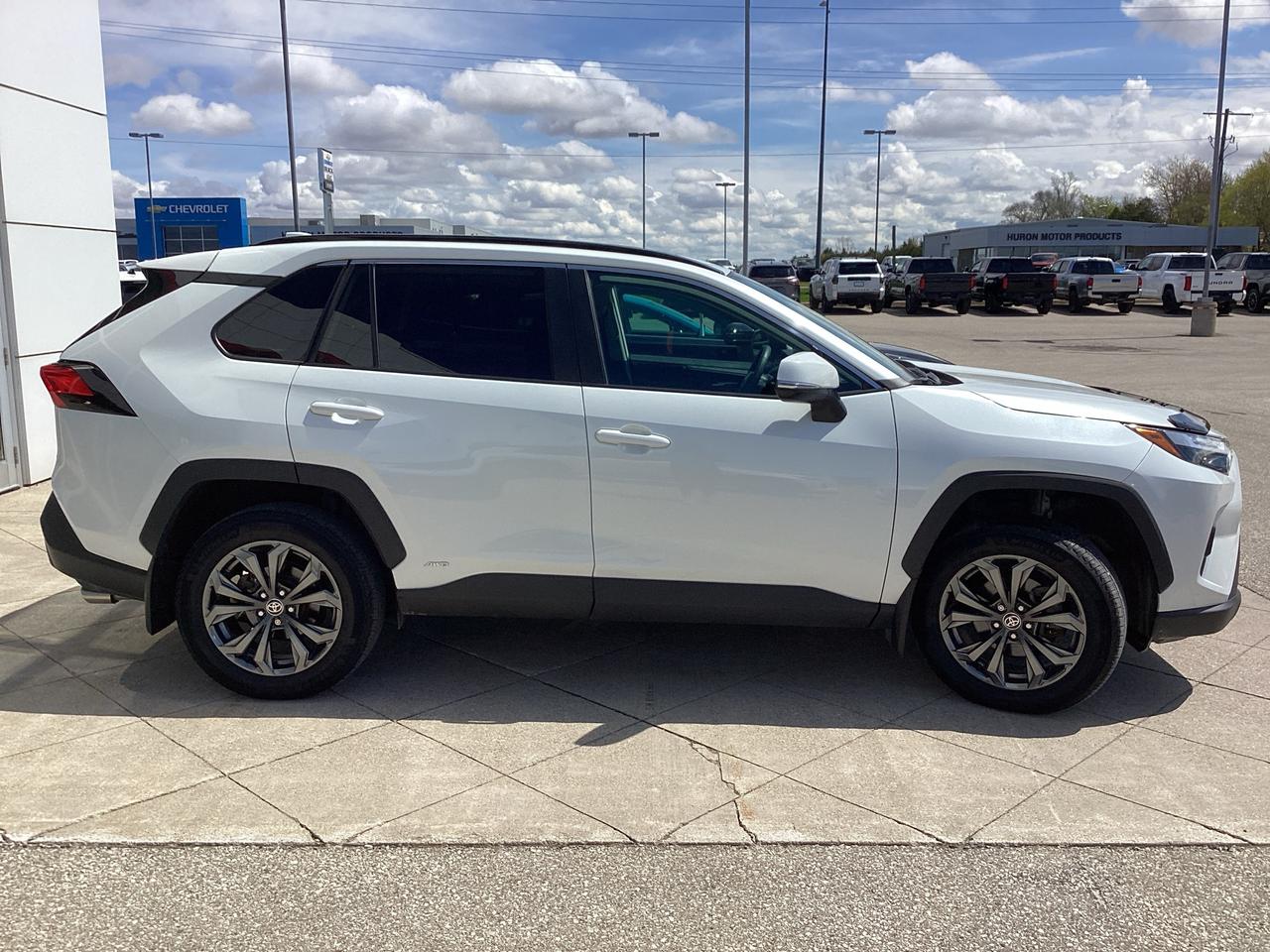 2023 Toyota RAV4 Hybrid XLE PREMIUM AWD Photo