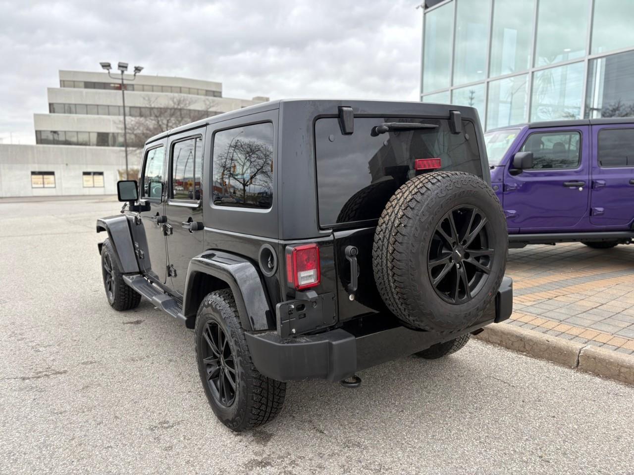 2017 Jeep WRANGLER UNLIMITED Sahara 4dr 4x4 Photo