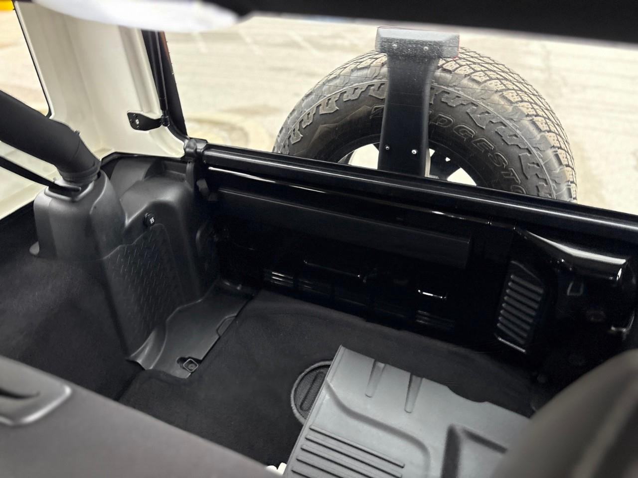 2017 Jeep WRANGLER UNLIMITED Sahara 4dr 4x4 Photo