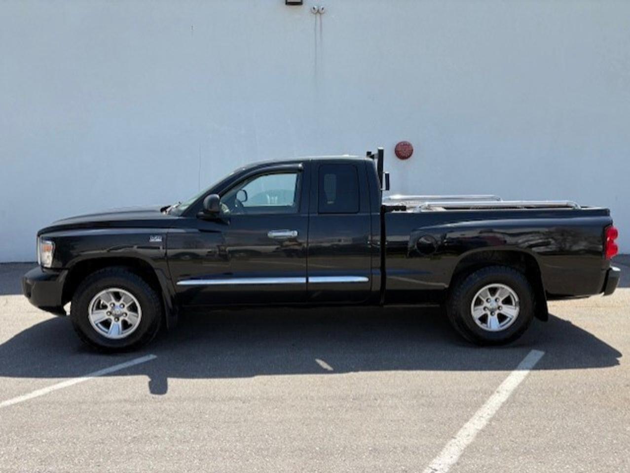 2010 Dodge Dakota SXT 4X4 V8 4.7L ONLY 65KM-SENIOR DRIVEN-CERTIFIED! Photo
