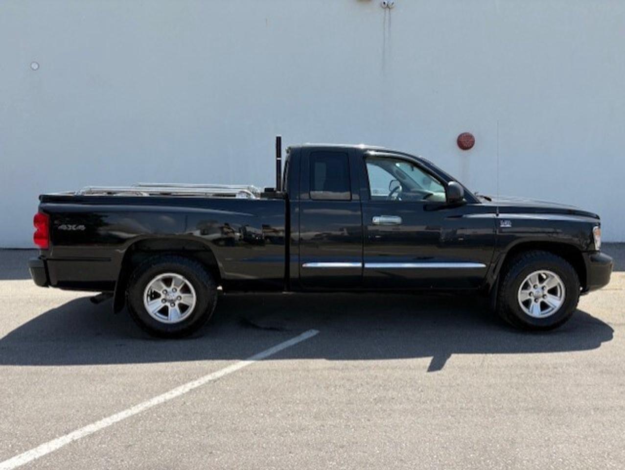 2010 Dodge Dakota SXT 4X4 V8 4.7L ONLY 65KM-SENIOR DRIVEN-CERTIFIED! Photo