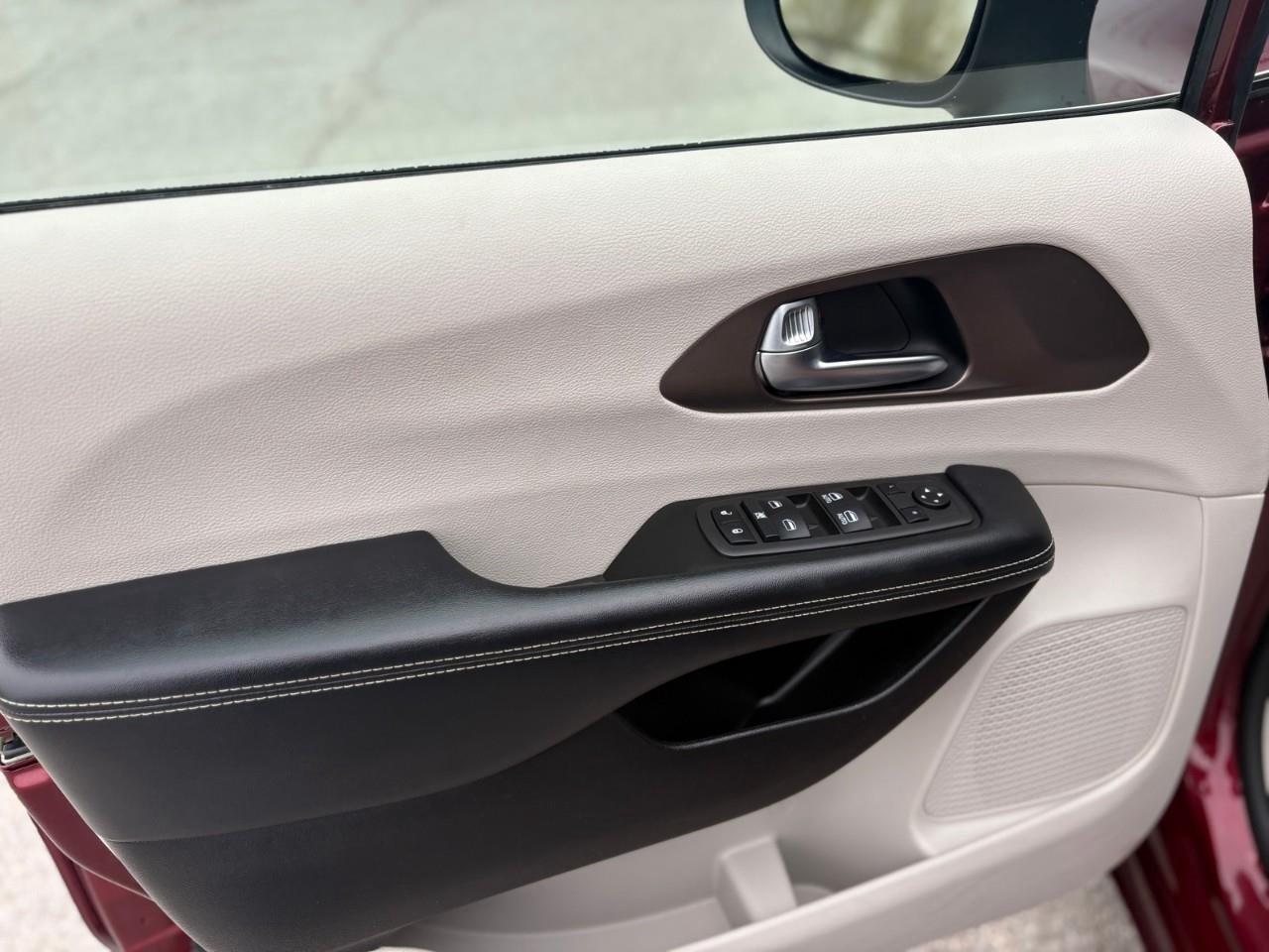 2022 Chrysler Grand Caravan SXT Front-Wheel Drive Passenger Van Photo