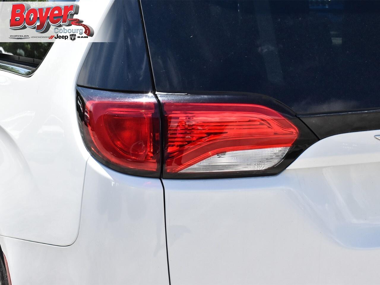 2019 Chrysler Pacifica Touring L Plus I Uconnect Theatre Group I 8 passen Photo