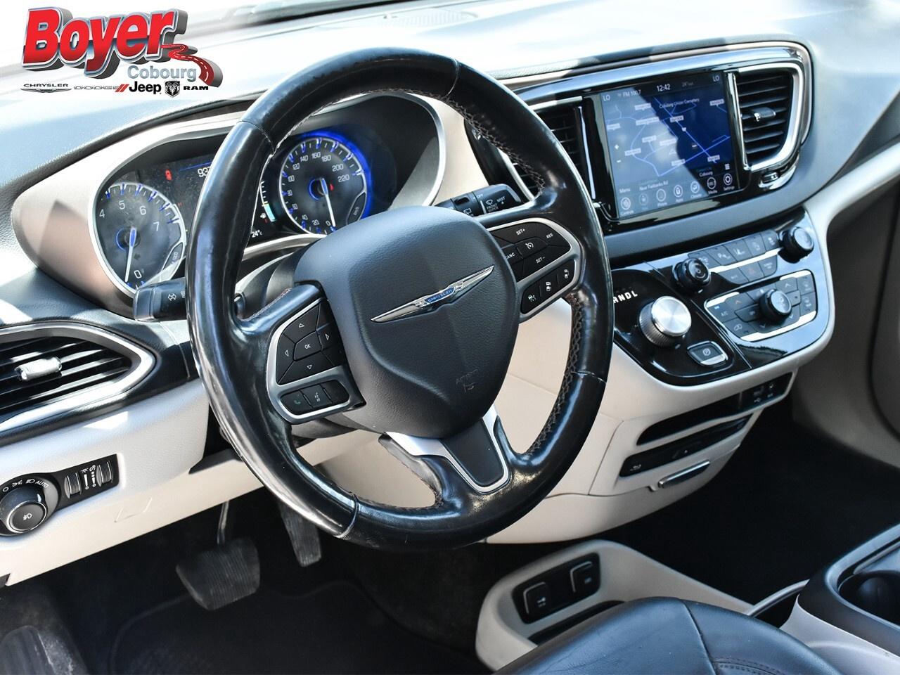 2019 Chrysler Pacifica Touring L Plus I Uconnect Theatre Group I 8 passen Photo