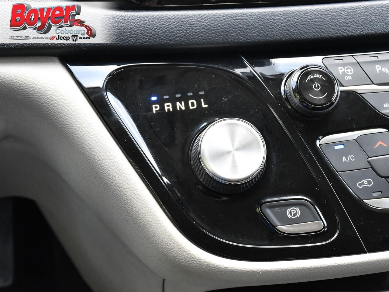 2019 Chrysler Pacifica Touring L Plus I Uconnect Theatre Group I 8 passen Photo