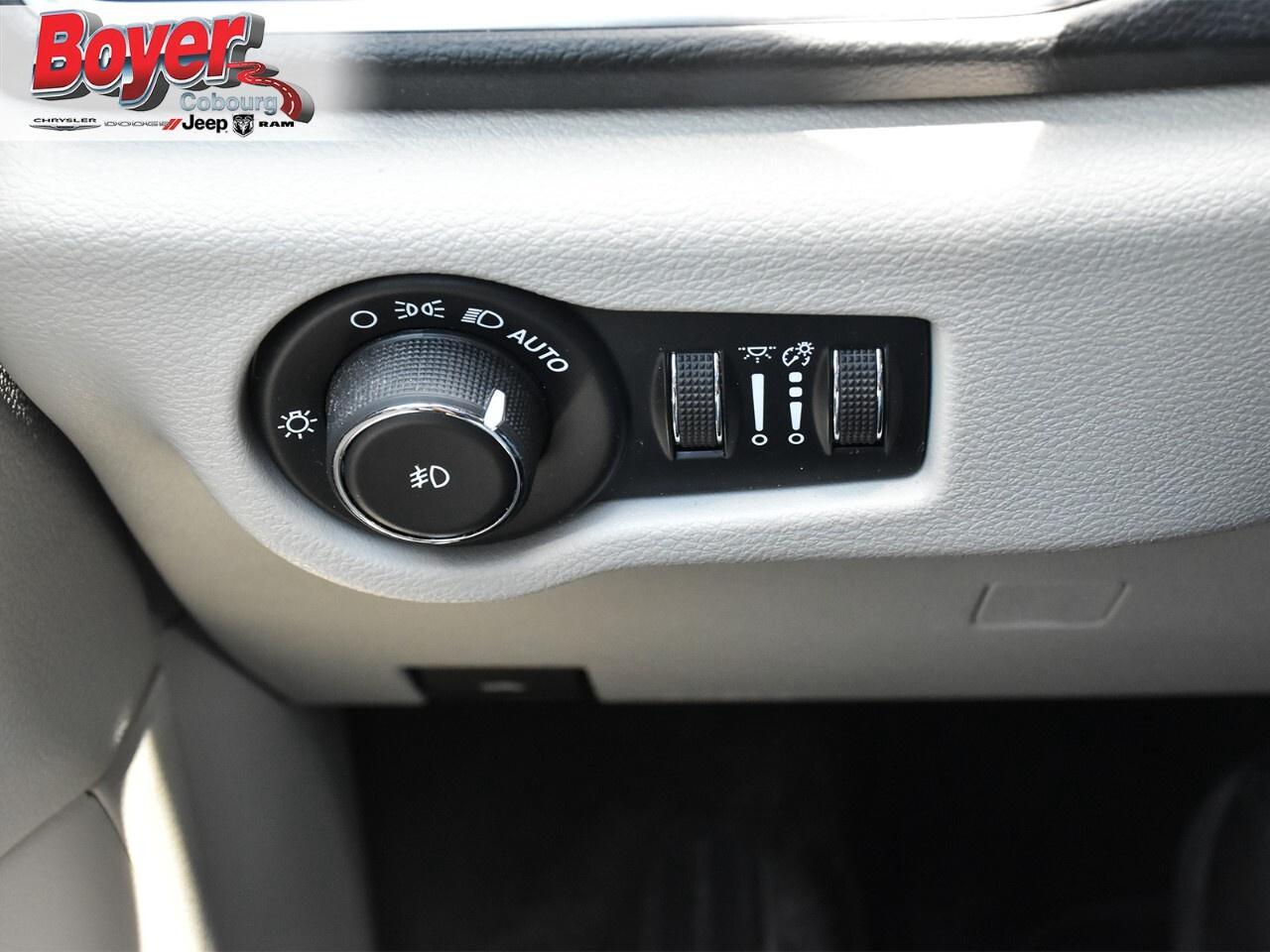 2019 Chrysler Pacifica Touring L Plus I Uconnect Theatre Group I 8 passen Photo