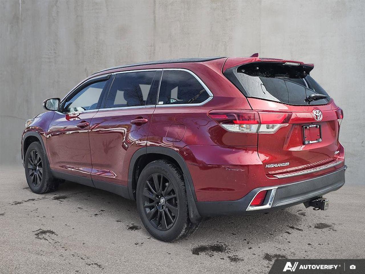 2019 Toyota Highlander XLE AWD | Moonroof | Leather | Heated Seats | Photo