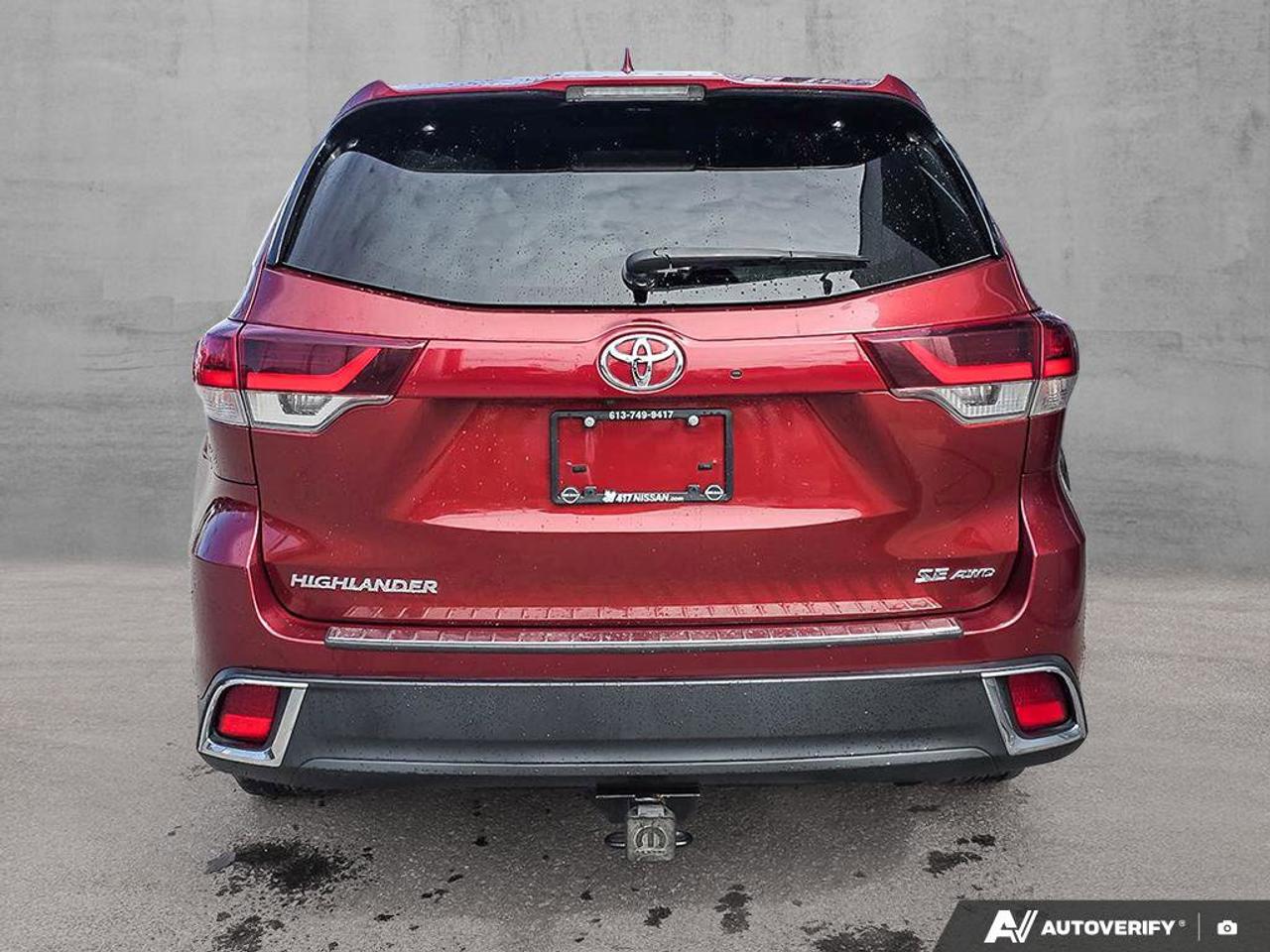 2019 Toyota Highlander XLE AWD | Moonroof | Leather | Heated Seats | Photo3