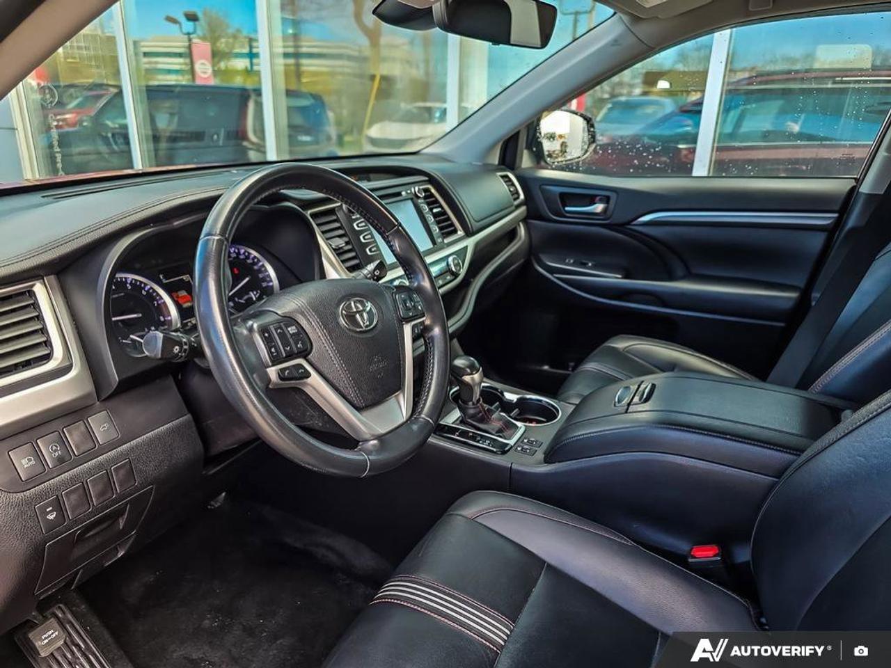 2019 Toyota Highlander XLE AWD | Moonroof | Leather | Heated Seats | Photo