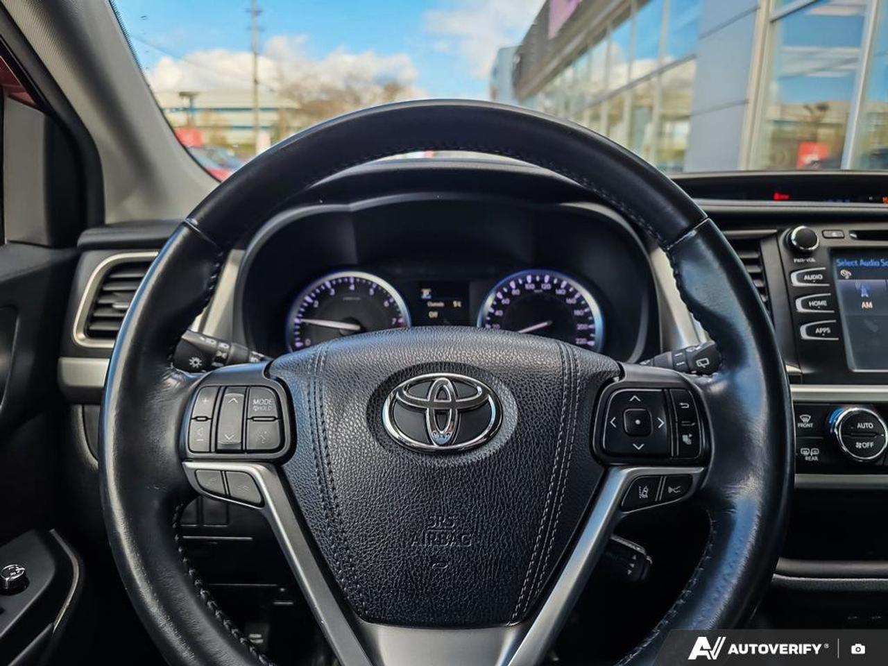 2019 Toyota Highlander XLE AWD | Moonroof | Leather | Heated Seats | Photo
