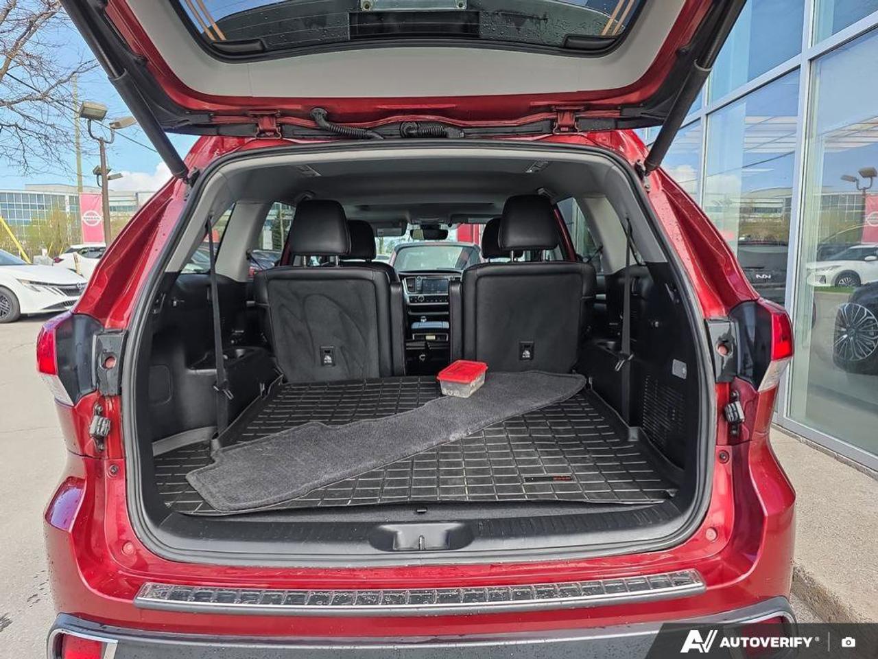 2019 Toyota Highlander XLE AWD | Moonroof | Leather | Heated Seats | Photo