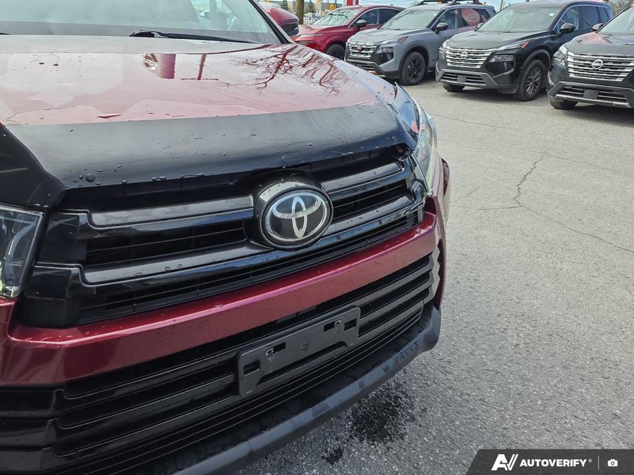 2019 Toyota Highlander XLE AWD | Moonroof | Leather | Heated Seats | Photo