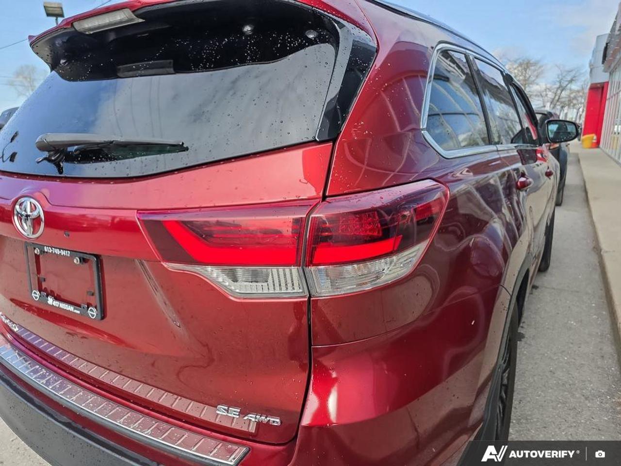 2019 Toyota Highlander XLE AWD | Moonroof | Leather | Heated Seats | Photo