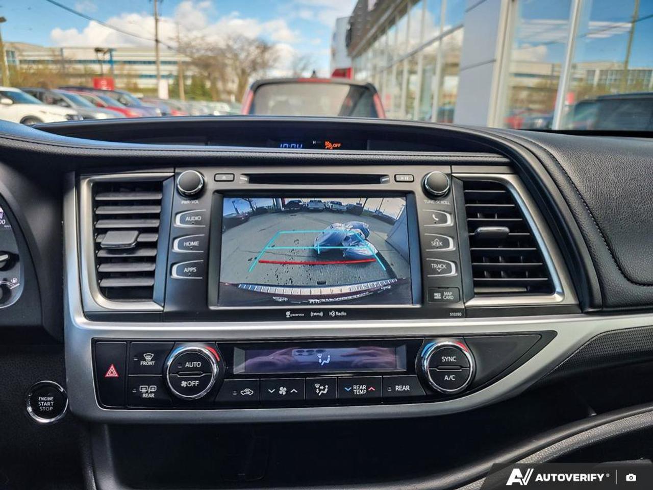 2019 Toyota Highlander XLE AWD | Moonroof | Leather | Heated Seats | Photo