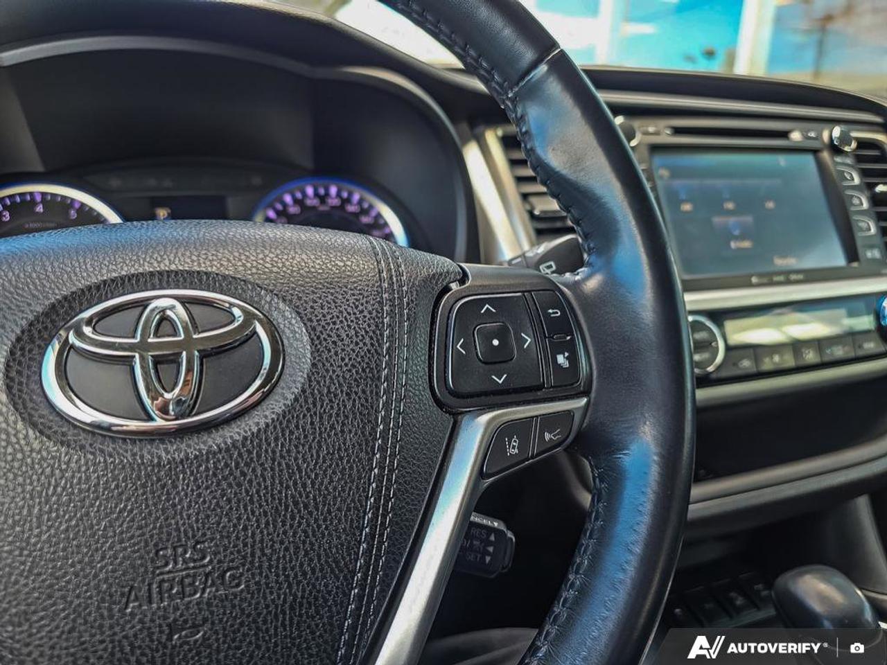 2019 Toyota Highlander XLE AWD | Moonroof | Leather | Heated Seats | Photo