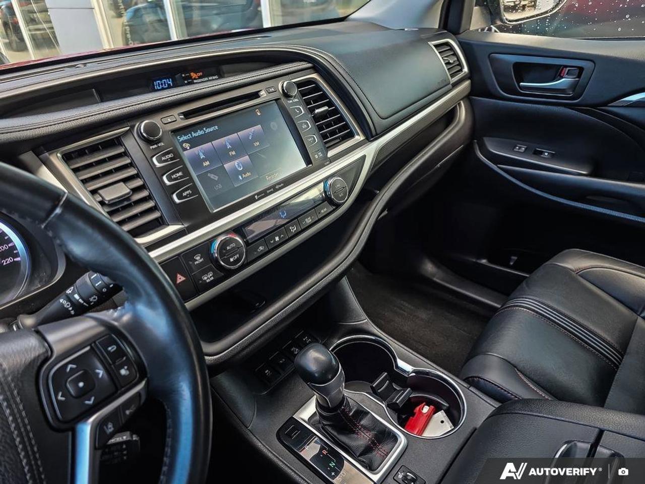 2019 Toyota Highlander XLE AWD | Moonroof | Leather | Heated Seats | Photo