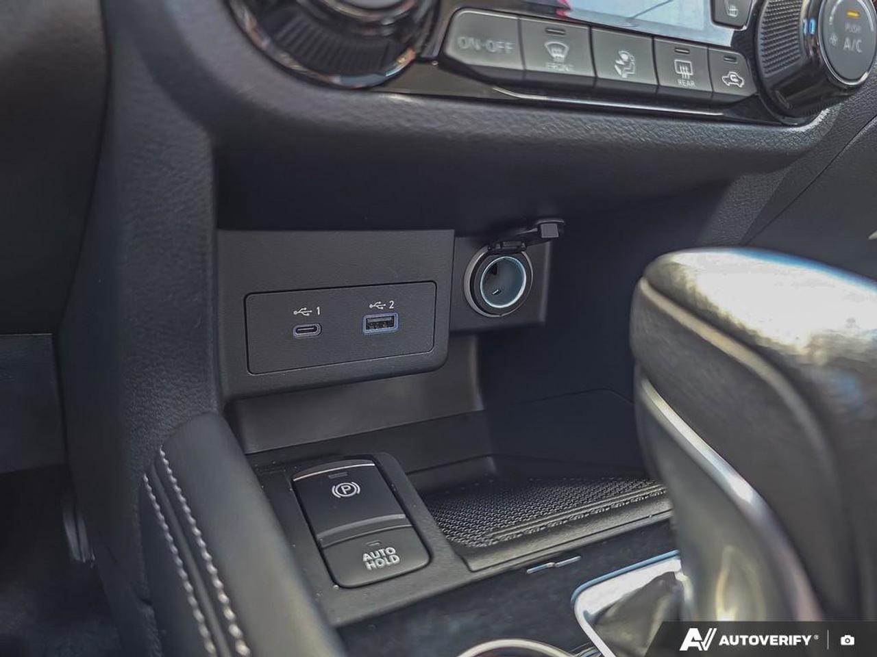 2021 Nissan Kicks SR | Apple Car Play | Android Auto | Heated Seats | Photo