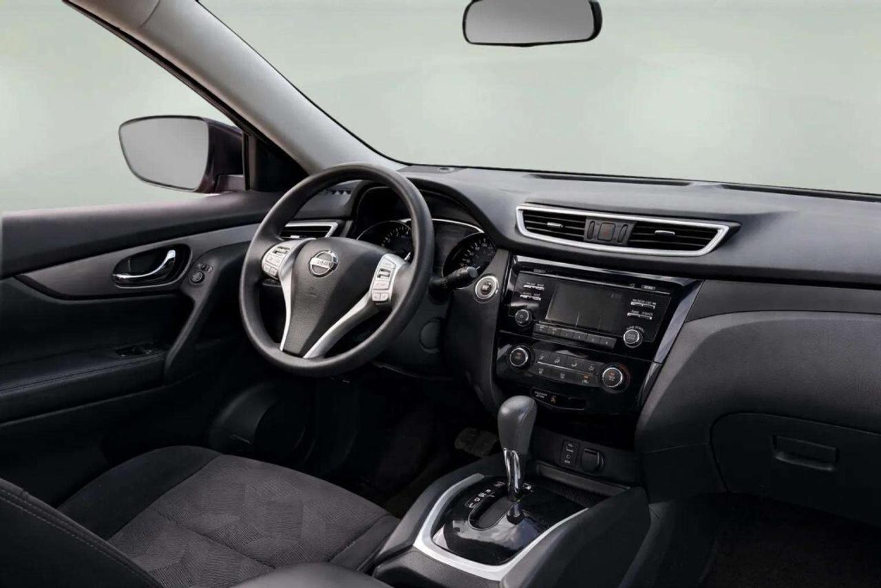 2016 Nissan Rogue SV  All-wheel Drive Photo