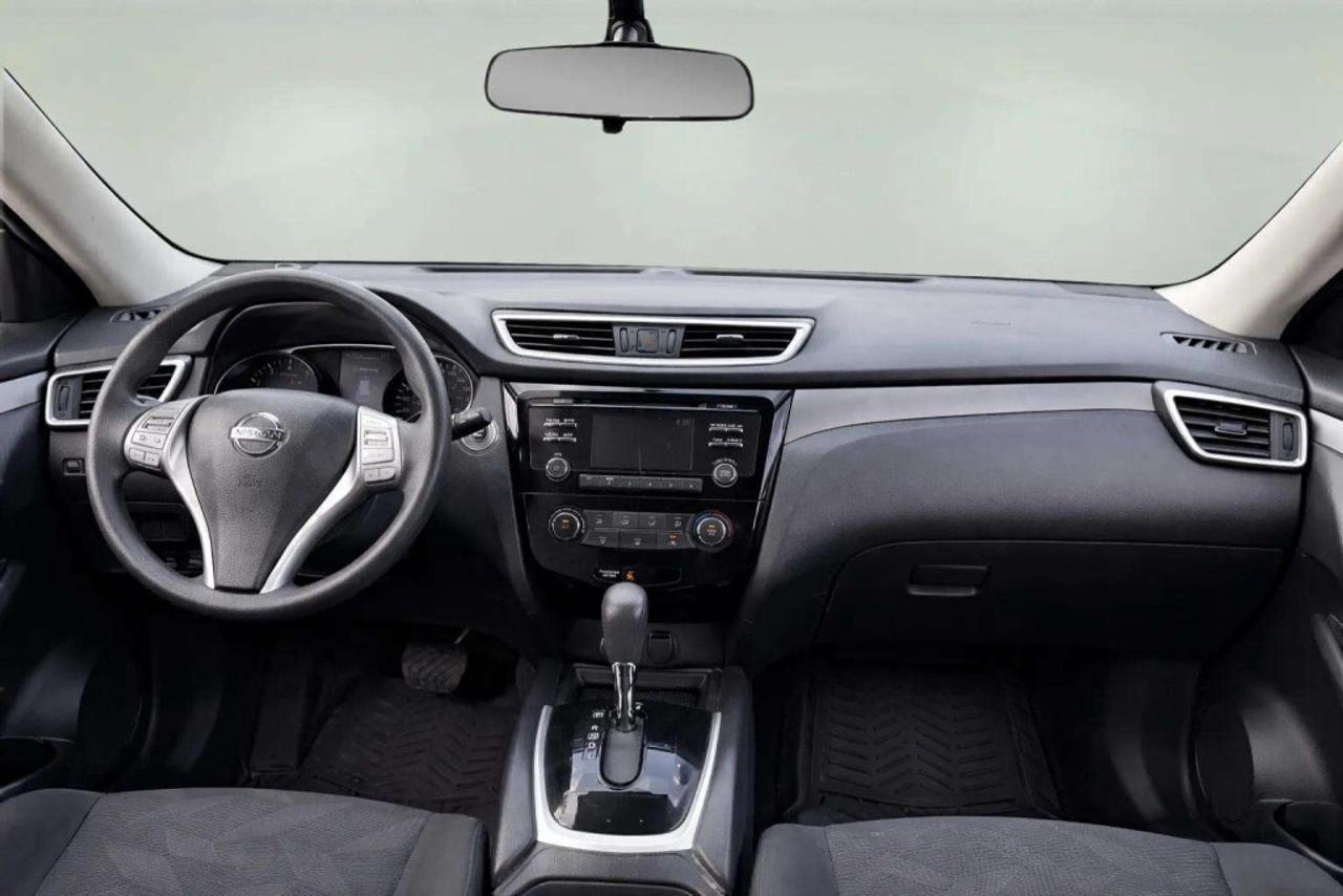 2016 Nissan Rogue SV  All-wheel Drive Photo