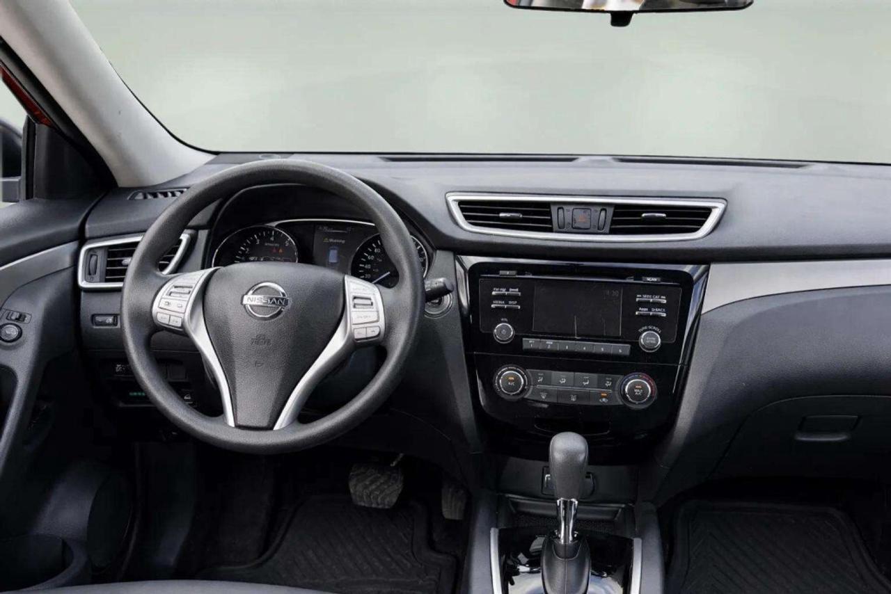 2016 Nissan Rogue SV  All-wheel Drive Photo