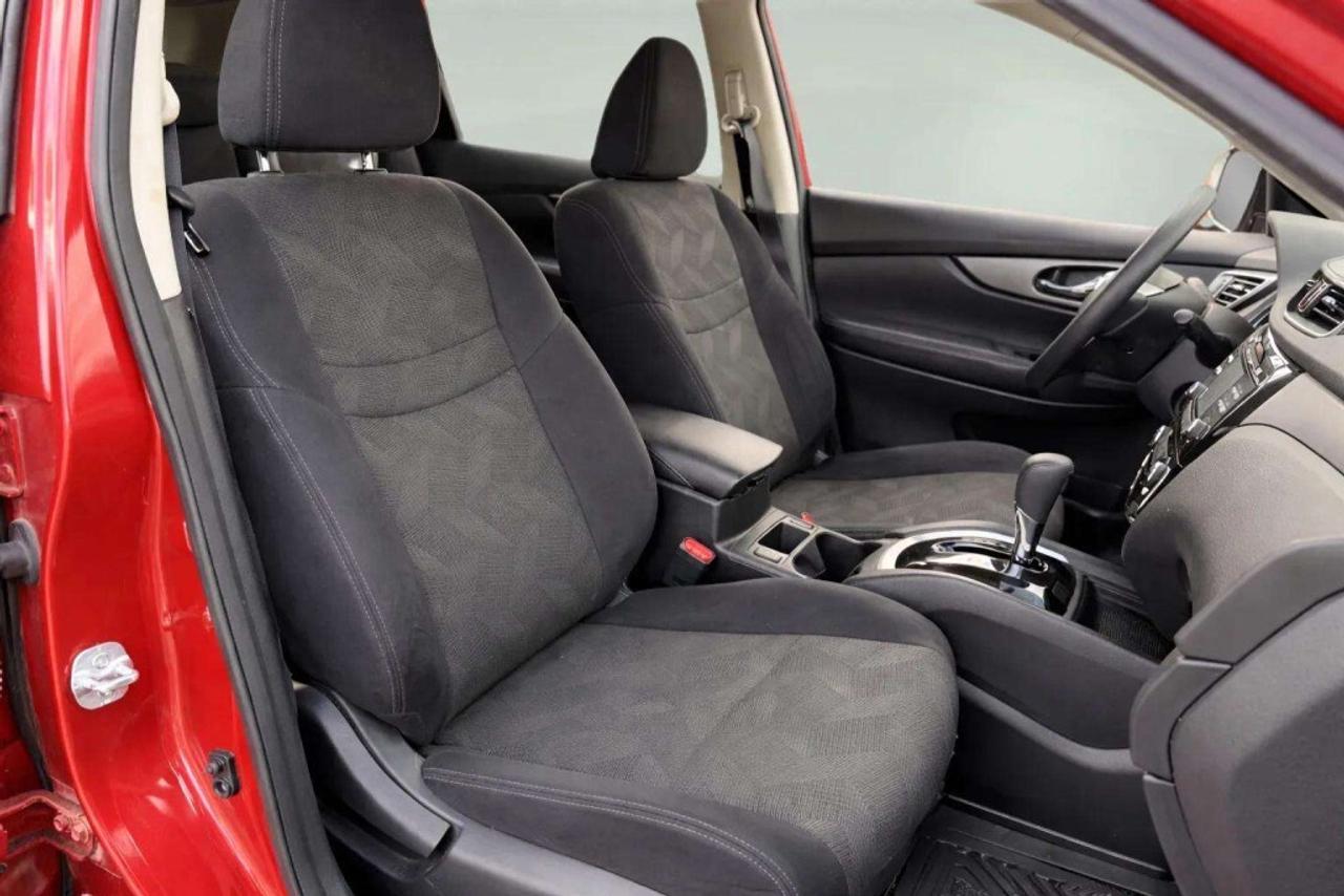 2016 Nissan Rogue SV  All-wheel Drive Photo