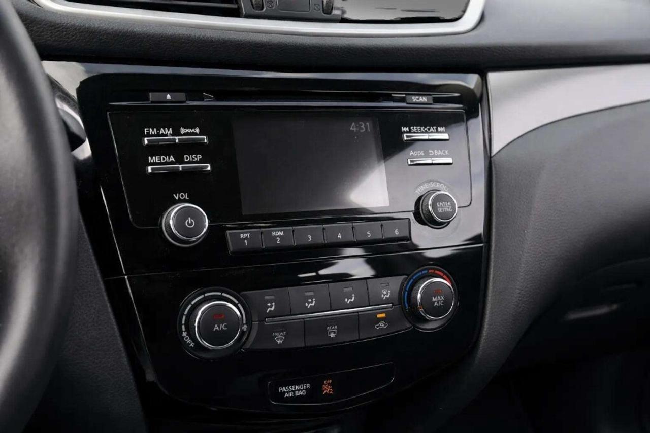 2016 Nissan Rogue SV  All-wheel Drive Photo