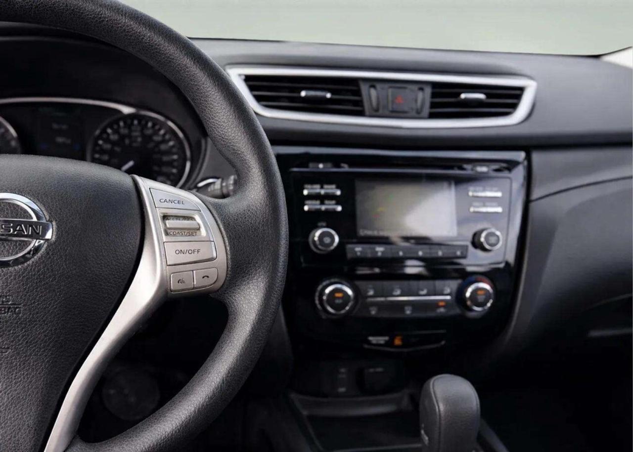 2016 Nissan Rogue SV  All-wheel Drive Photo