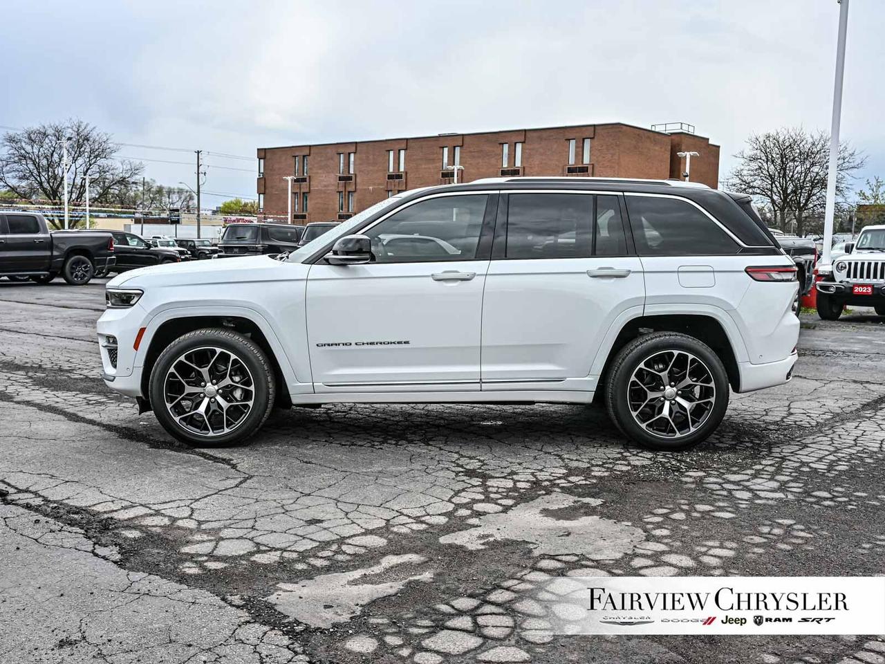 2023 Jeep Grand Cherokee Summit RESERVE   PANO ROOF   LEATHER   NAV   HEADS Photo