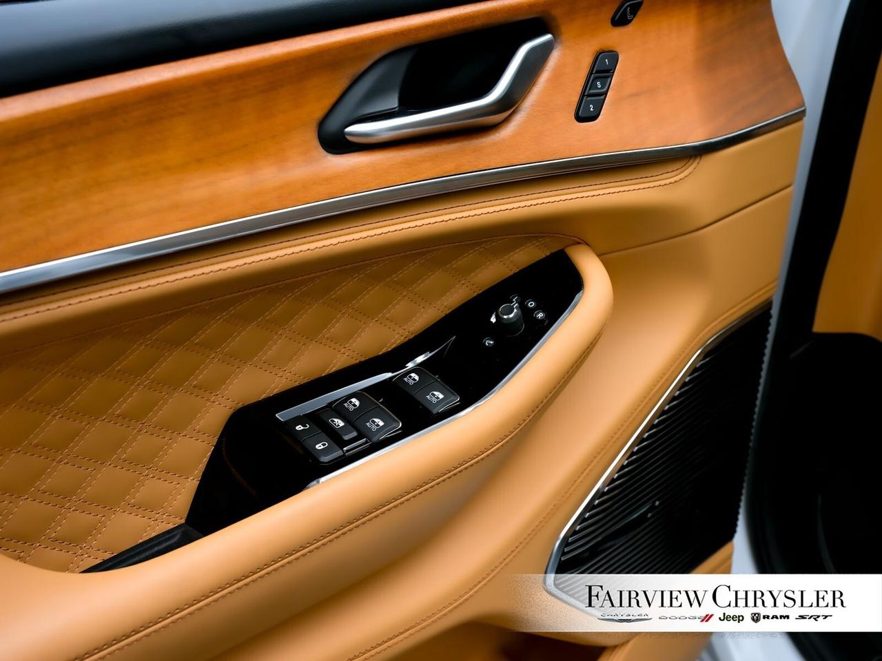 2023 Jeep Grand Cherokee Summit RESERVE   PANO ROOF   LEATHER   NAV   HEADS Photo