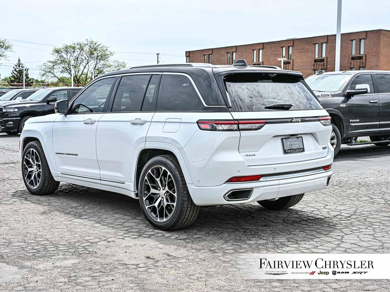 2023 Jeep Grand Cherokee Summit RESERVE   PANO ROOF   LEATHER   NAV   HEADS Photo