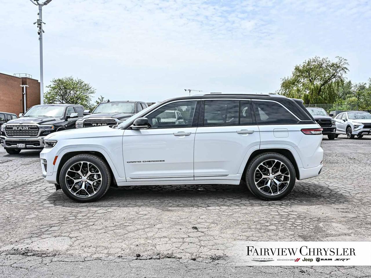 2023 Jeep Grand Cherokee Summit RESERVE   PANO ROOF   LEATHER   NAV   HEADS Photo