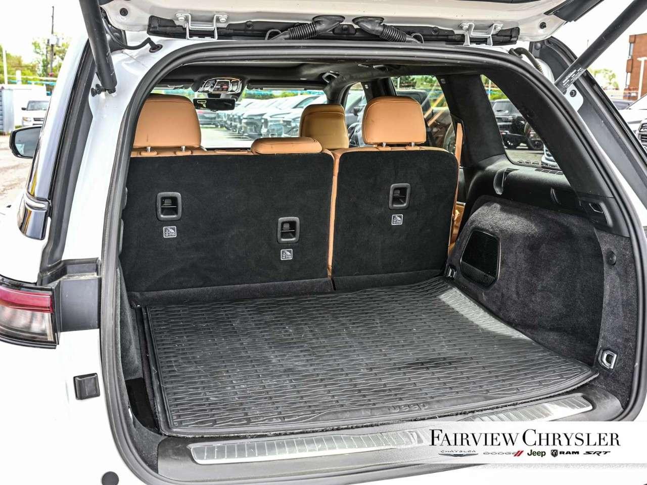 2023 Jeep Grand Cherokee Summit Reserve 4x4 RESERVE   PANO ROOF   LEATHER   NAV   HEADS UP DISPLAY   WIRELESS CHARGER Photo