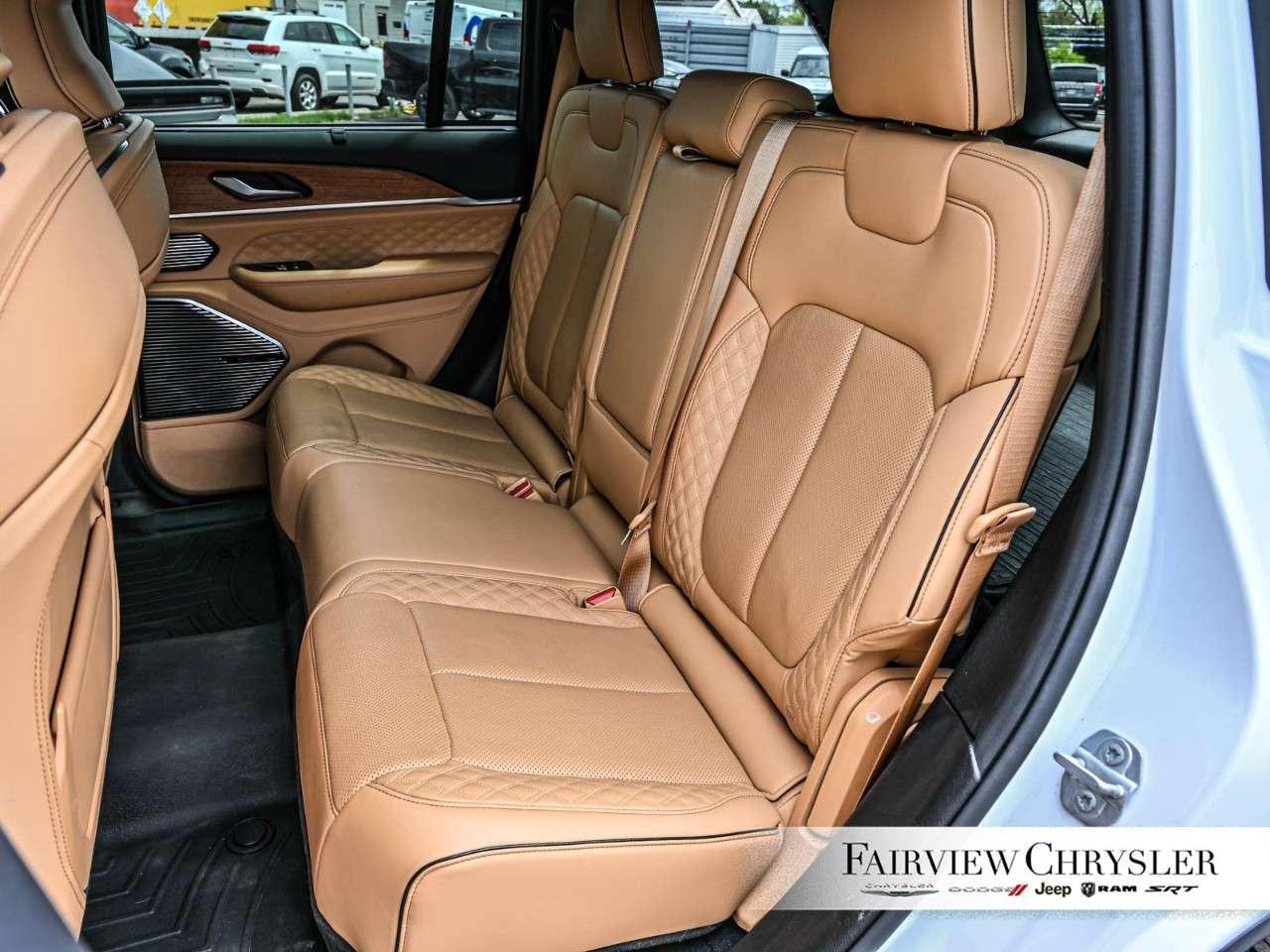 2023 Jeep Grand Cherokee Summit Reserve 4x4 RESERVE   PANO ROOF   LEATHER   NAV   HEADS UP DISPLAY   WIRELESS CHARGER Photo