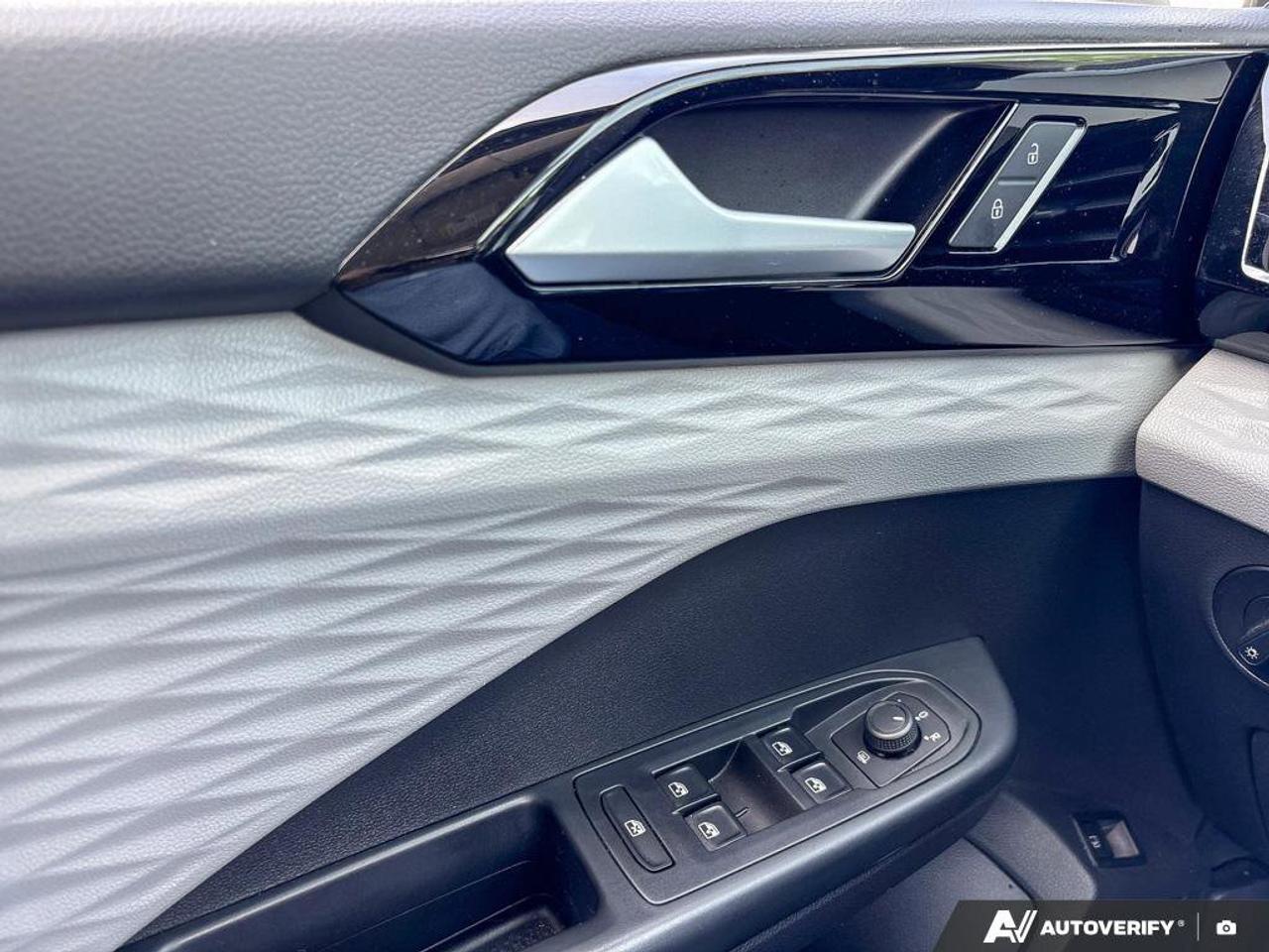 2022 Volkswagen Taos Trendline   Apple CarPlay   Heated Seats Photo