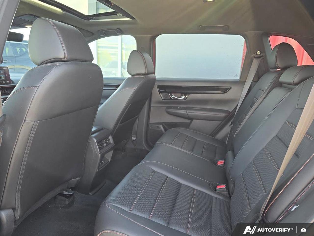 2024 Honda CR-V Hybrid Touring AWD | Apple Car Play | Leather | Photo