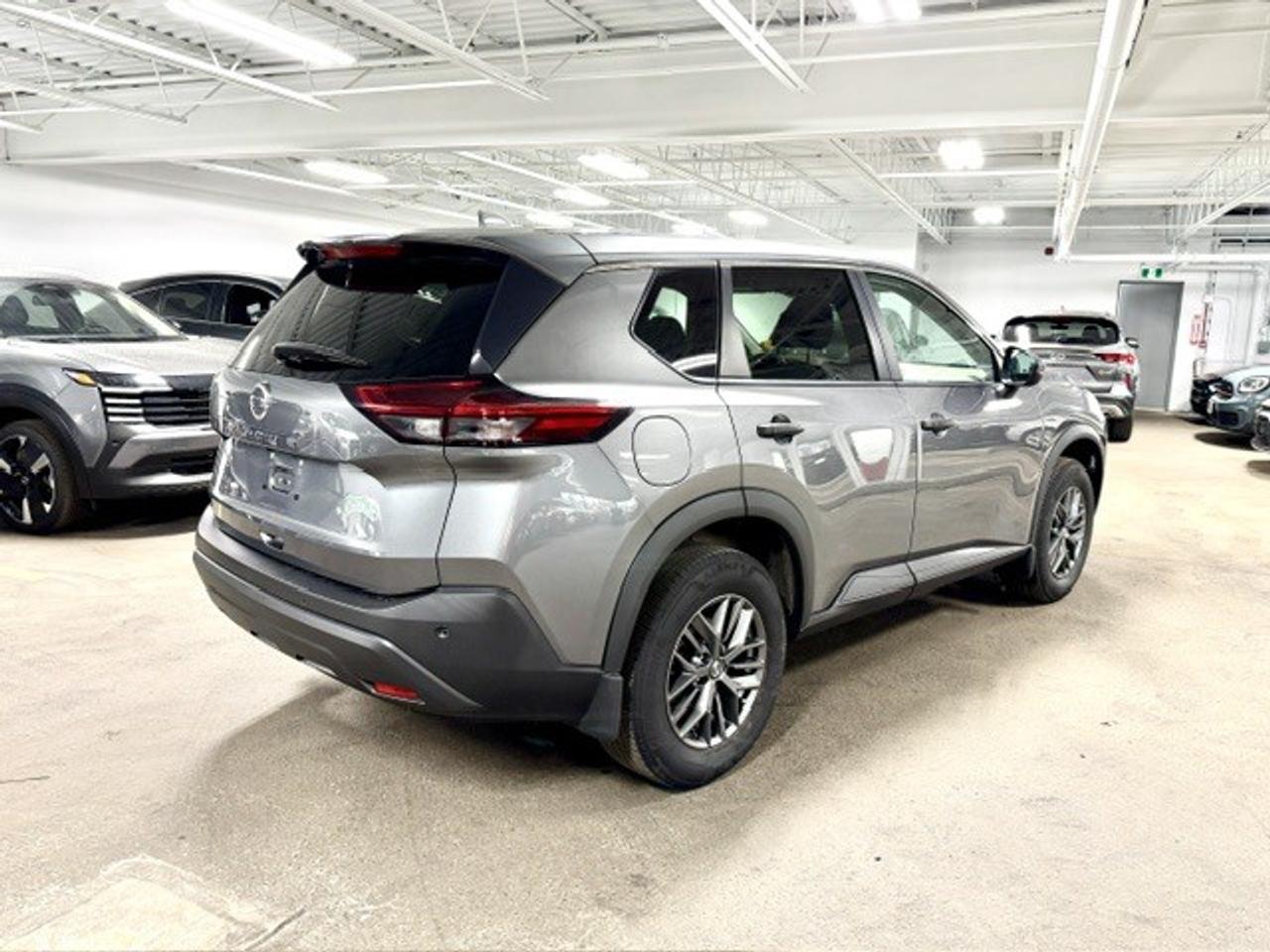 2021 Nissan Rogue S FWD, BLIND SPOT, EMERGENCY BRAKING, BACK UP CAM Photo