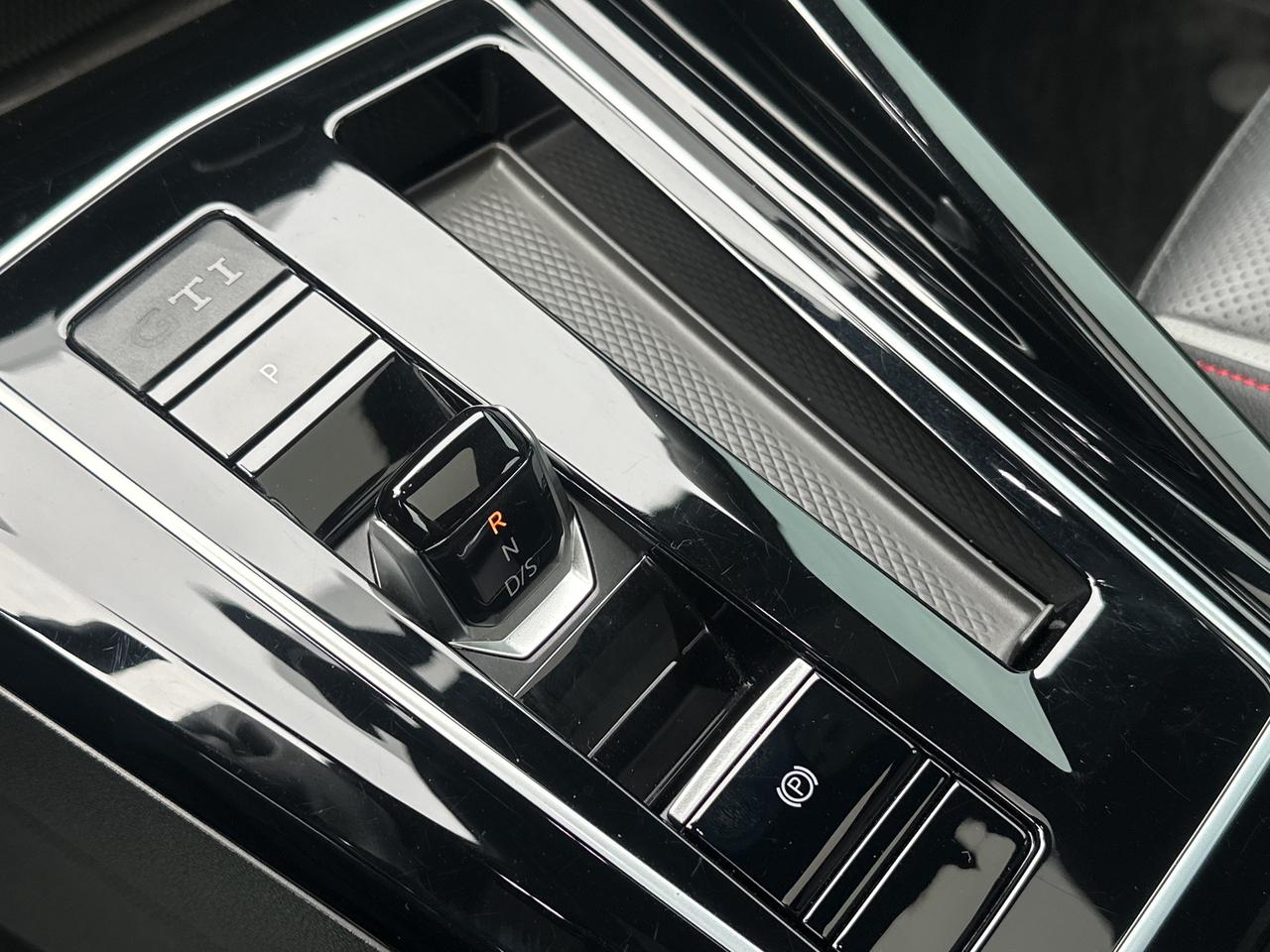 2023 Volkswagen Golf GTI Performance Auto Photo