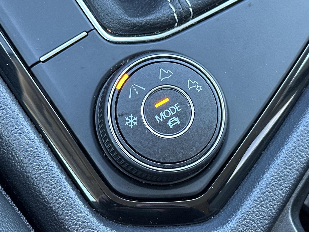 2022 Volkswagen Taos Comfortline 4Motion Photo
