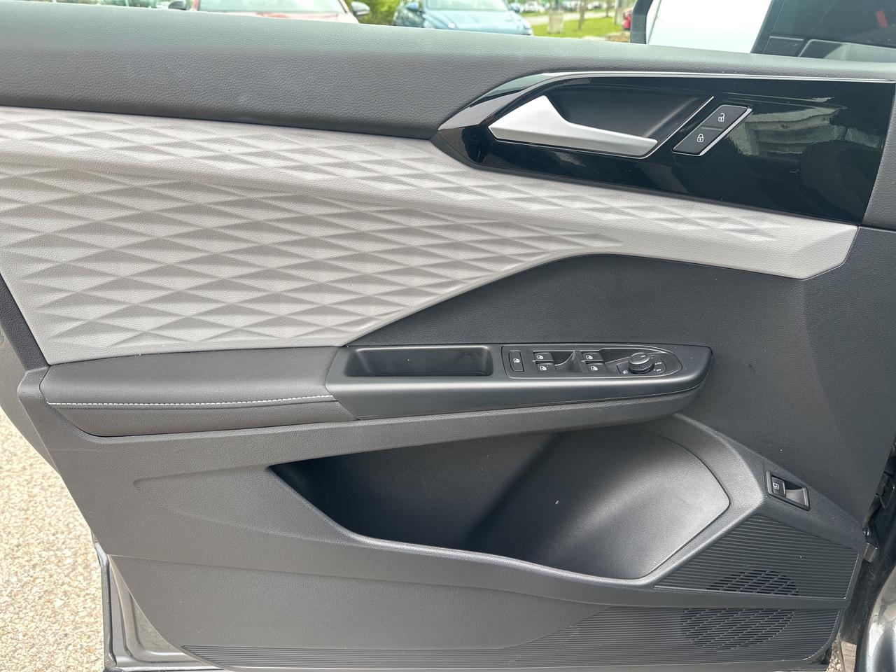 2024 Volkswagen Taos Trendline 4Motion Photo