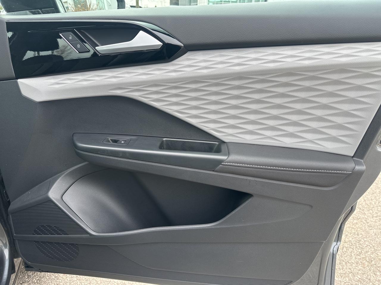 2024 Volkswagen Taos Trendline 4Motion Photo