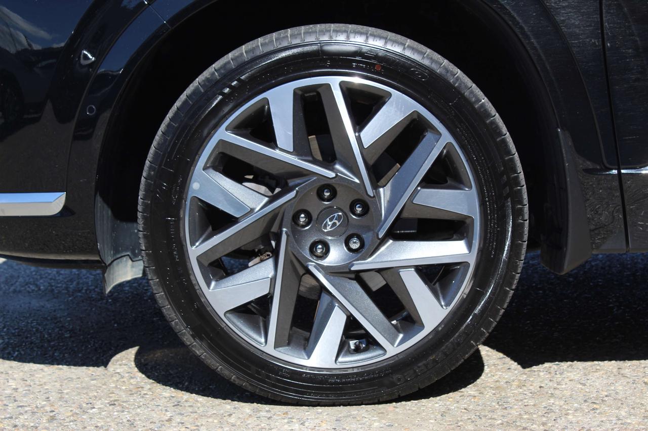 2023 Hyundai Santa Fe Ultimate Calligraphy AWD, 1 Owner, No accidents , full service history Photo