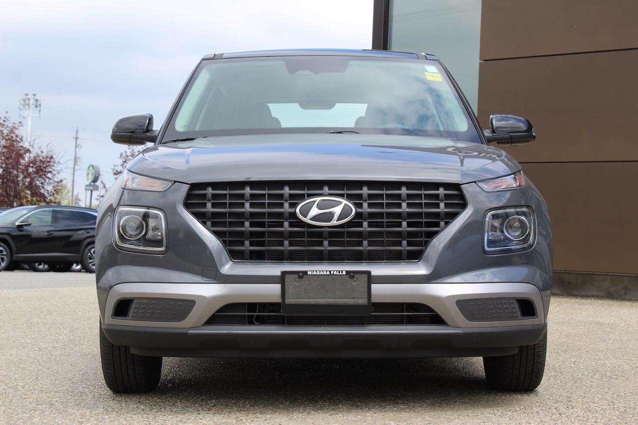 2023 Hyundai Venue Essential IVT w/Two-Tone Photo
