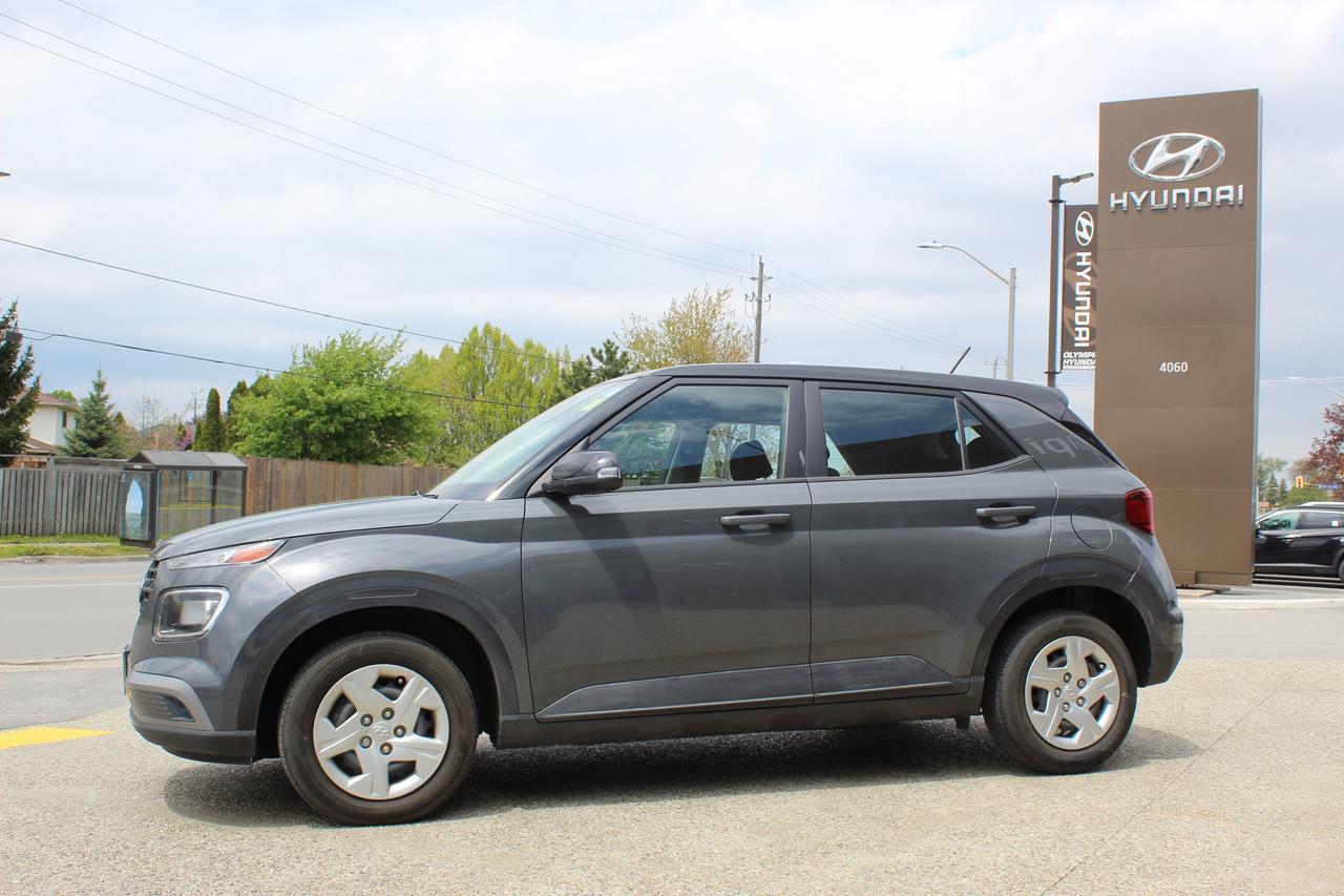 2023 Hyundai Venue Essential IVT w/Two-Tone Photo2