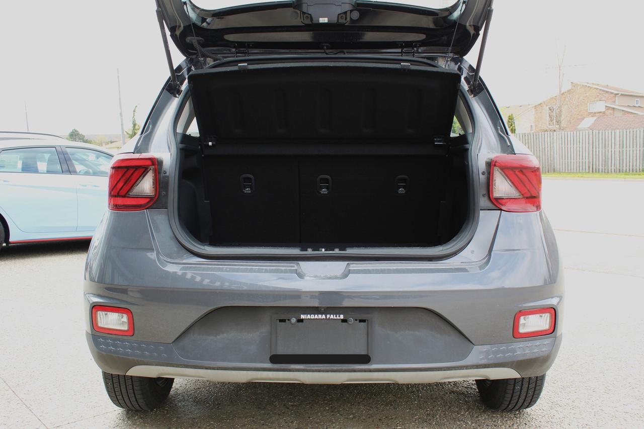 2023 Hyundai Venue Essential IVT w/Two-Tone Photo