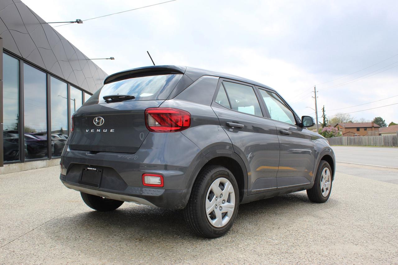 2023 Hyundai Venue Essential IVT w/Two-Tone Photo