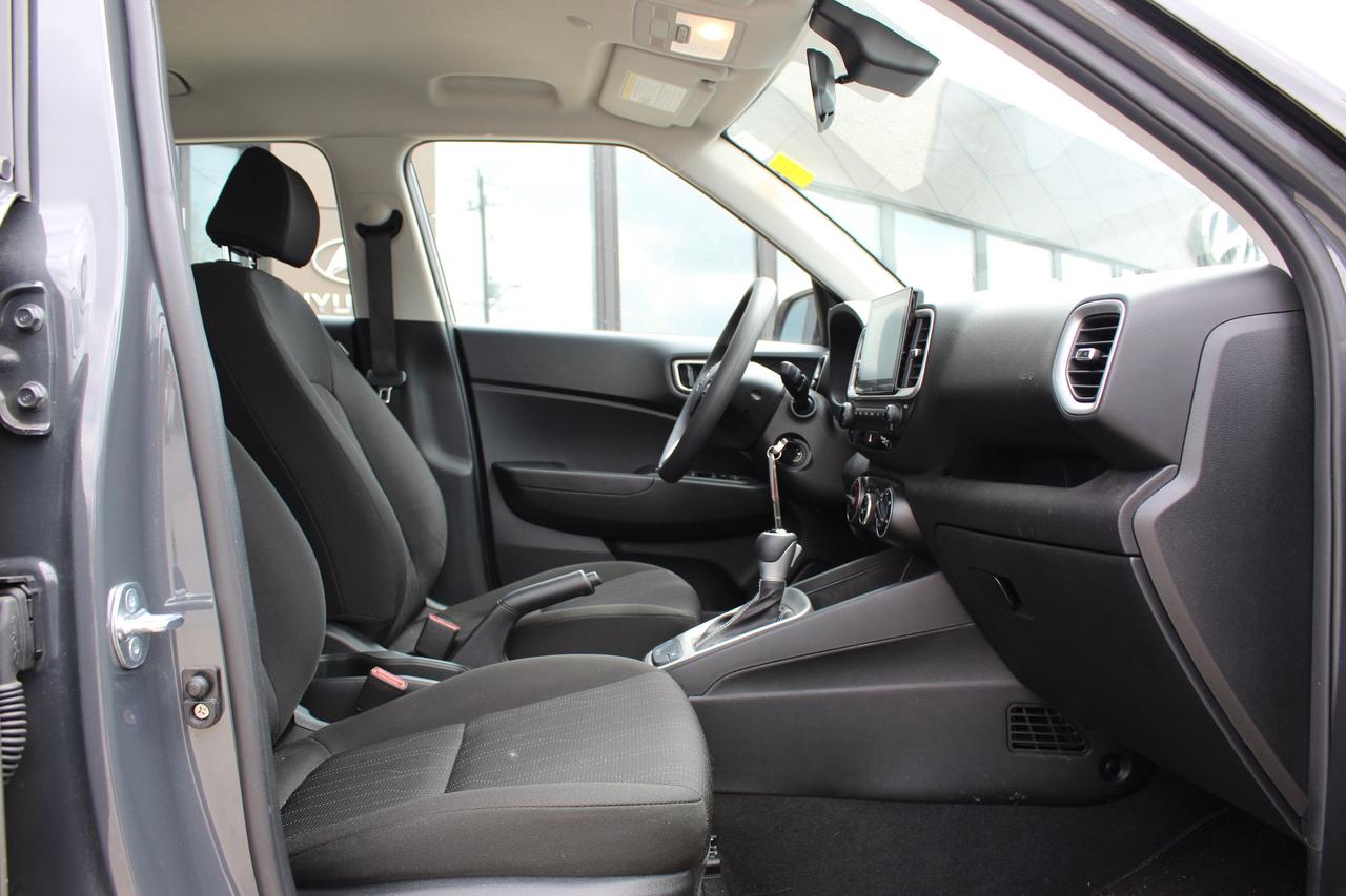 2023 Hyundai Venue Essential IVT w/Two-Tone Photo