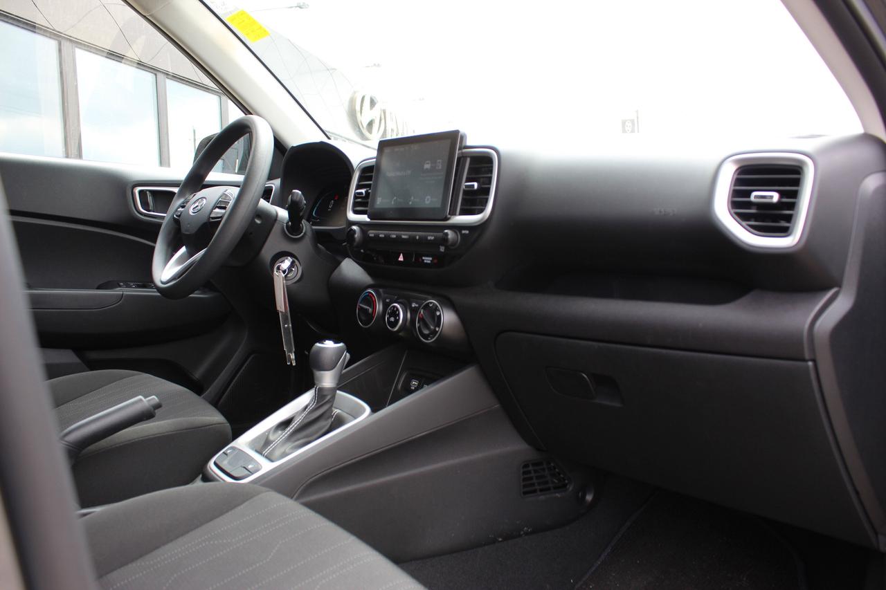 2023 Hyundai Venue Essential IVT w/Two-Tone Photo