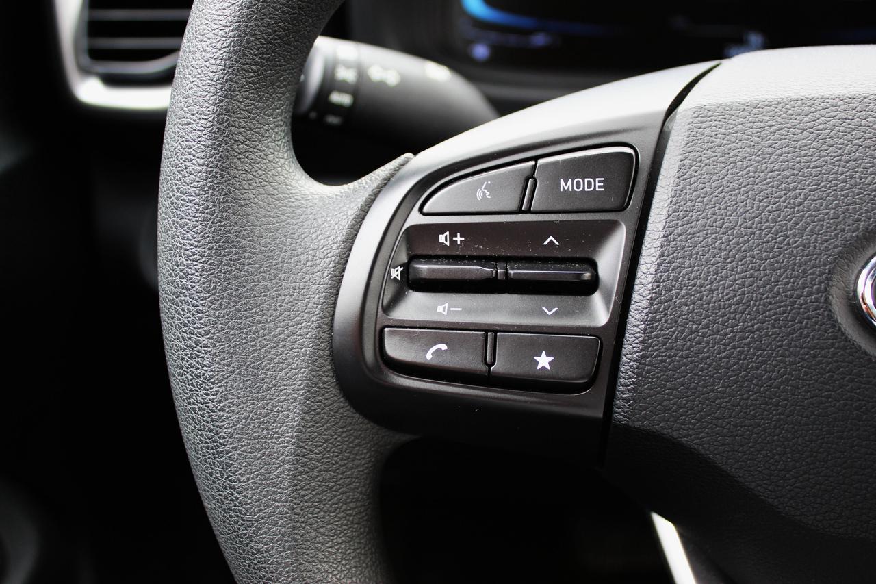 2023 Hyundai Venue Essential IVT w/Two-Tone Photo