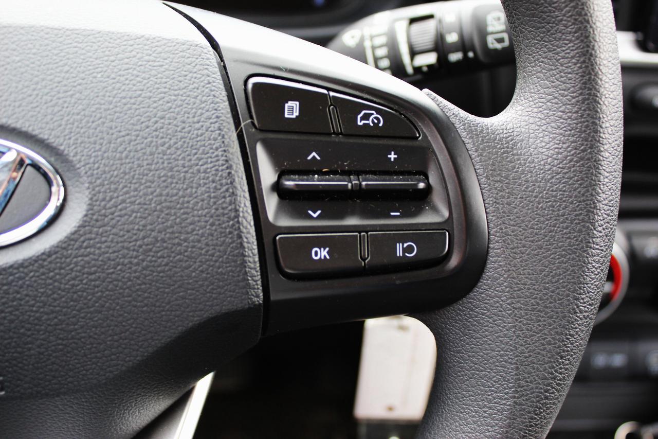 2023 Hyundai Venue Essential IVT w/Two-Tone Photo