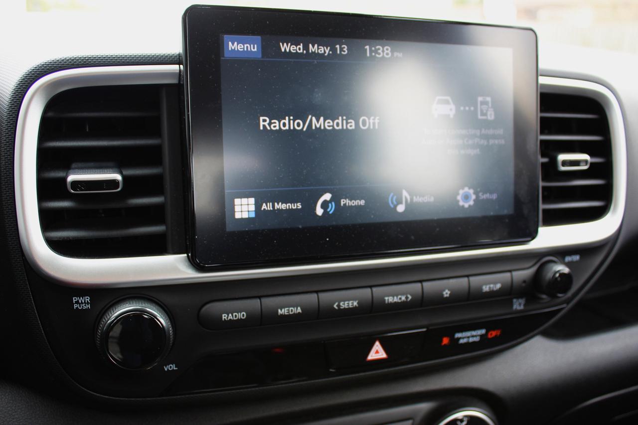 2023 Hyundai Venue Essential IVT w/Two-Tone Photo